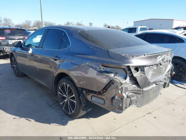 Photo 2 VIN: 4T1B11HKXJU658920 - TOYOTA CAMRY 