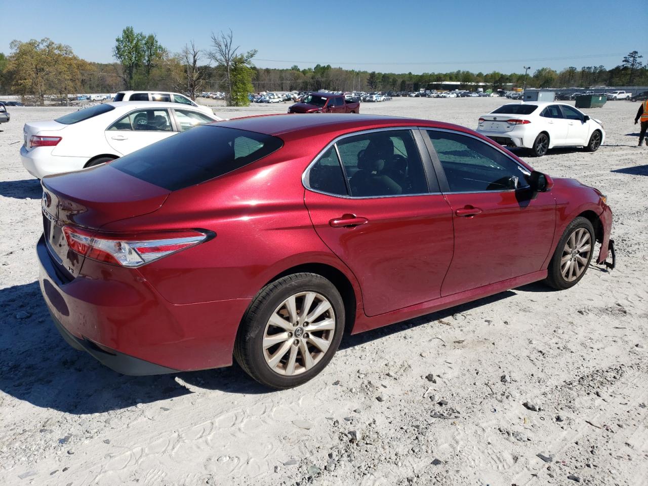 Photo 2 VIN: 4T1B11HKXJU676480 - TOYOTA CAMRY 