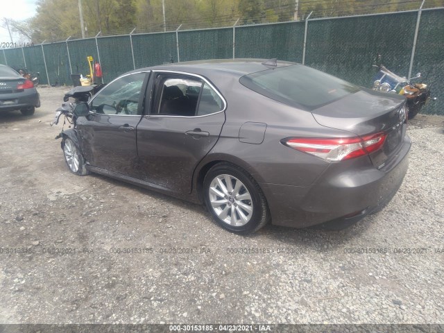 Photo 2 VIN: 4T1B11HKXKU168026 - TOYOTA CAMRY 