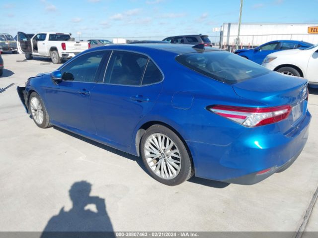 Photo 2 VIN: 4T1B11HKXKU180161 - TOYOTA CAMRY 