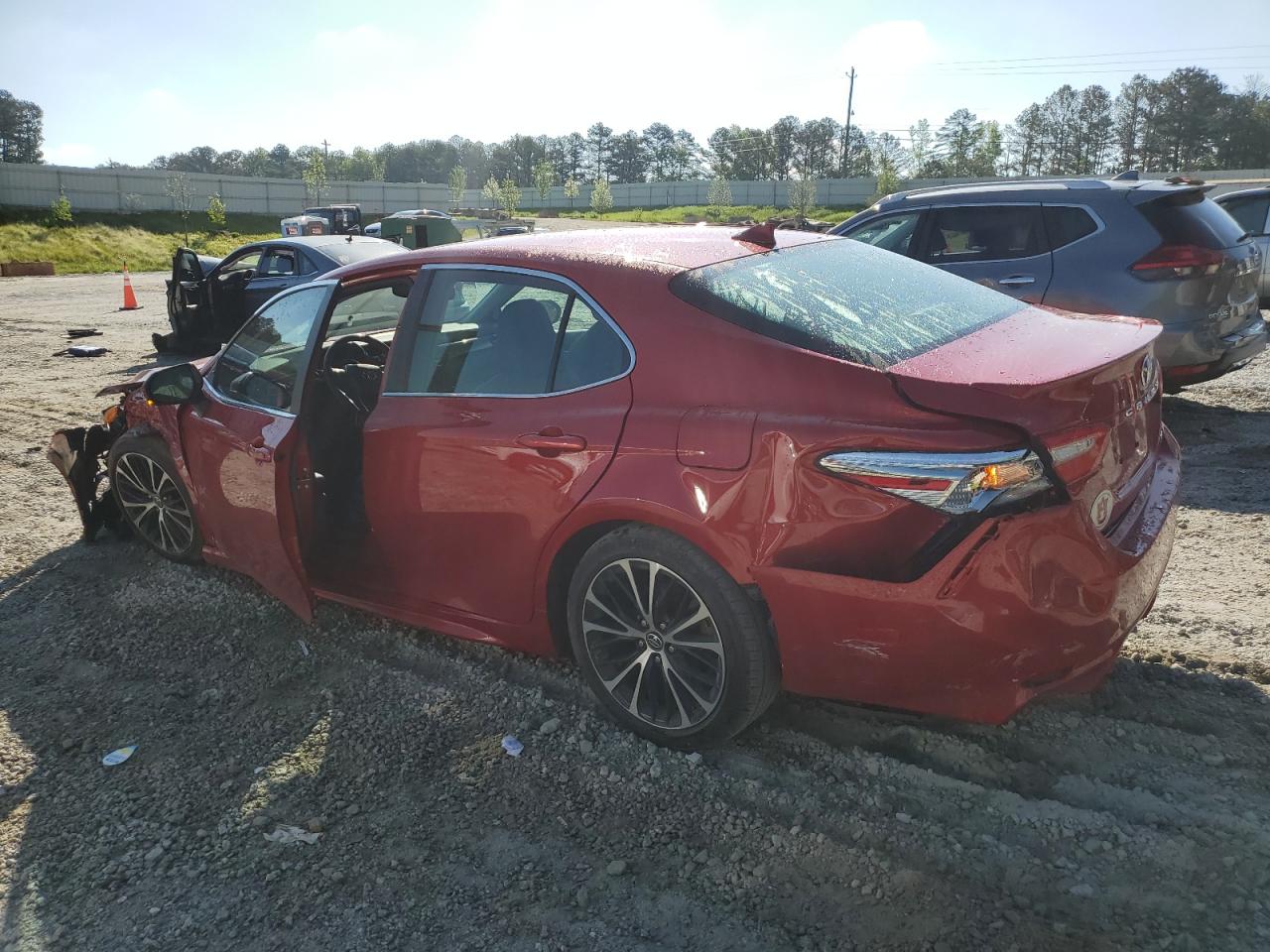 Photo 1 VIN: 4T1B11HKXKU186834 - TOYOTA CAMRY 