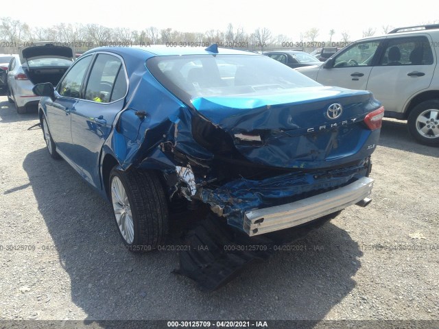 Photo 5 VIN: 4T1B11HKXKU186932 - TOYOTA CAMRY 