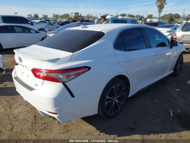 Photo 3 VIN: 4T1B11HKXKU210923 - TOYOTA CAMRY 