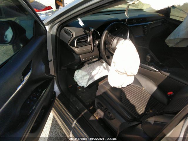 Photo 4 VIN: 4T1B11HKXKU241542 - TOYOTA CAMRY 