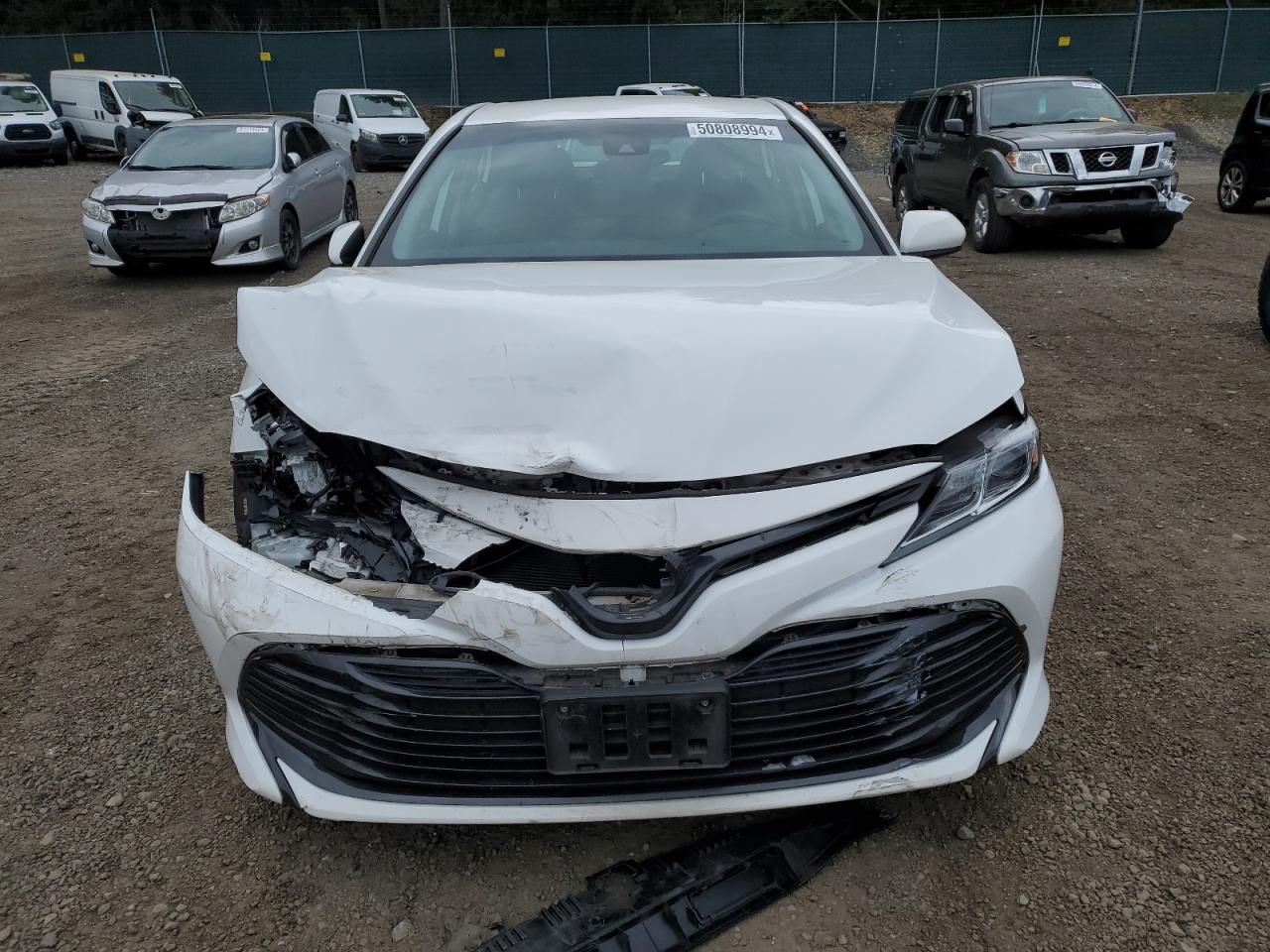 Photo 4 VIN: 4T1B11HKXKU256803 - TOYOTA CAMRY 