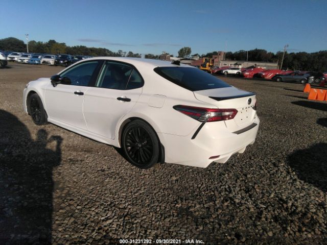 Photo 2 VIN: 4T1B11HKXKU282625 - TOYOTA CAMRY 