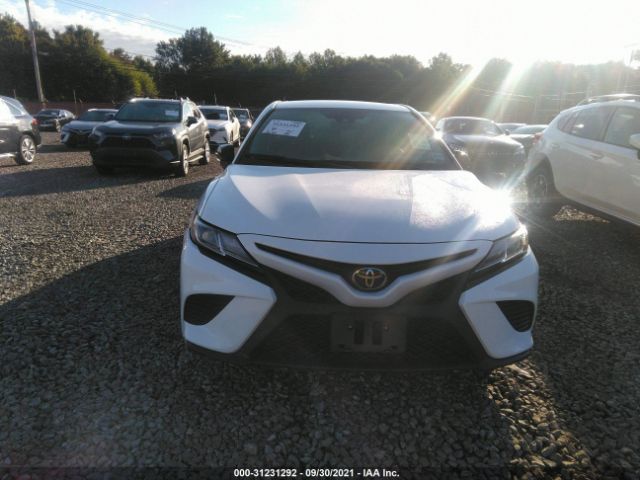 Photo 5 VIN: 4T1B11HKXKU282625 - TOYOTA CAMRY 