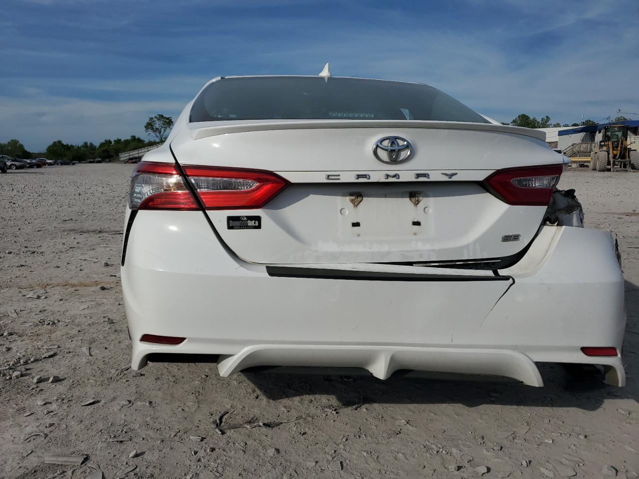 Photo 5 VIN: 4T1B11HKXKU295813 - TOYOTA CAMRY 