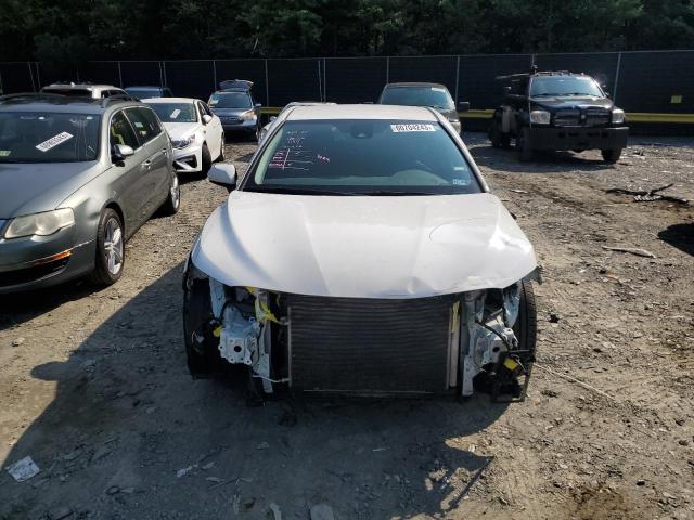 Photo 4 VIN: 4T1B11HKXKU687898 - TOYOTA CAMRY L 