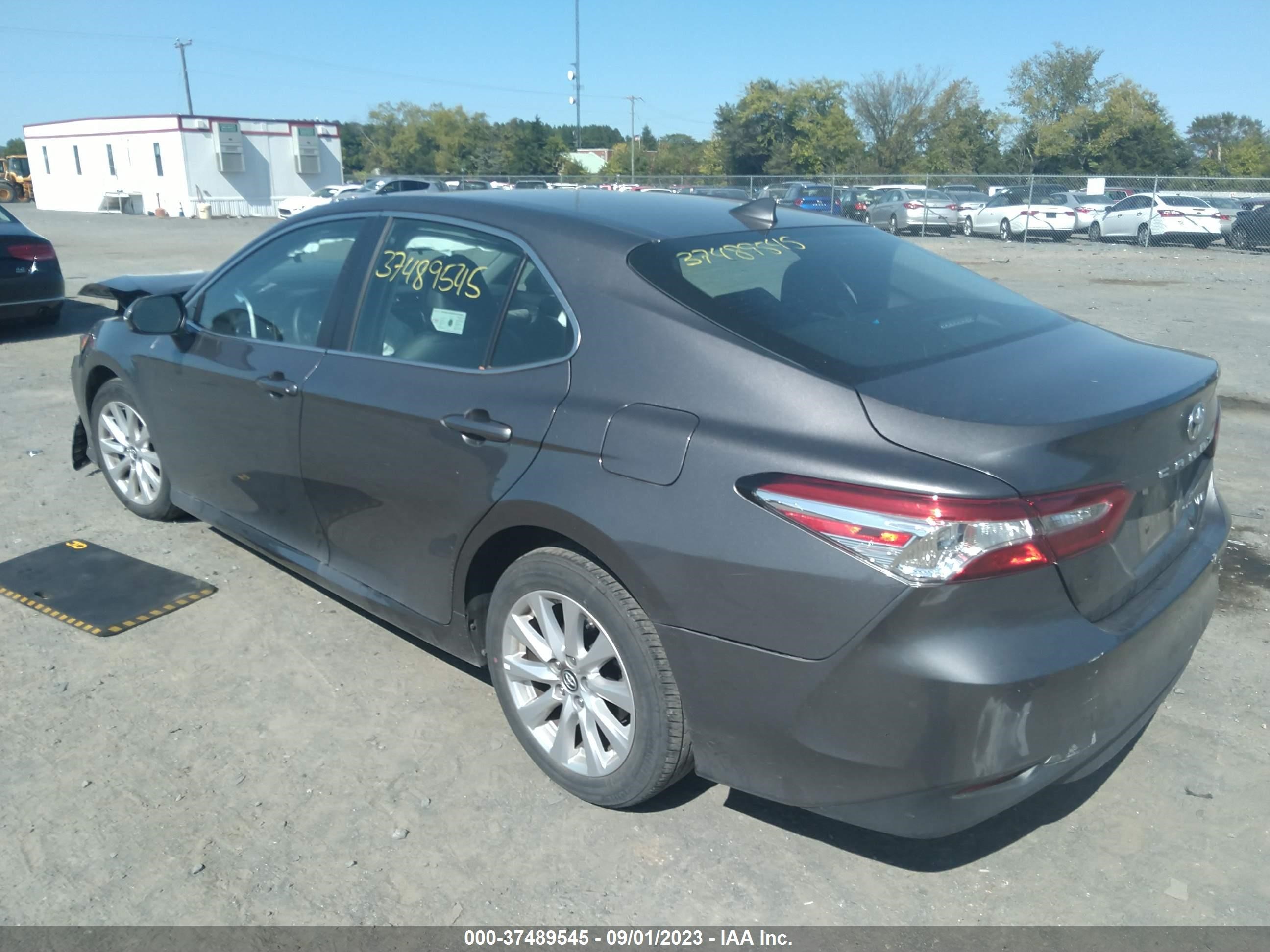 Photo 2 VIN: 4T1B11HKXKU694382 - TOYOTA CAMRY 