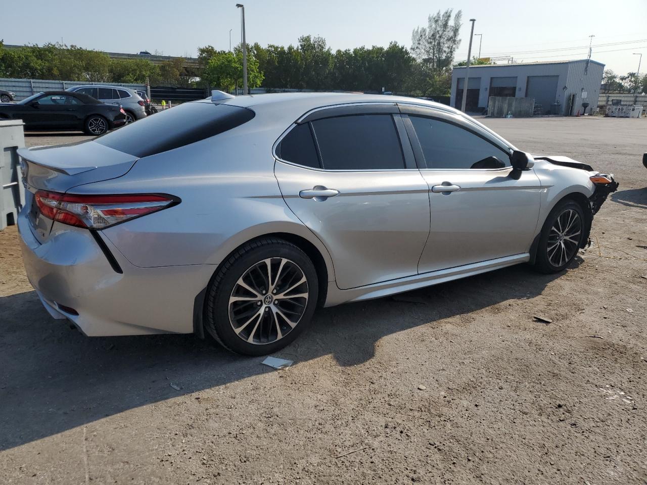 Photo 2 VIN: 4T1B11HKXKU713884 - TOYOTA CAMRY 