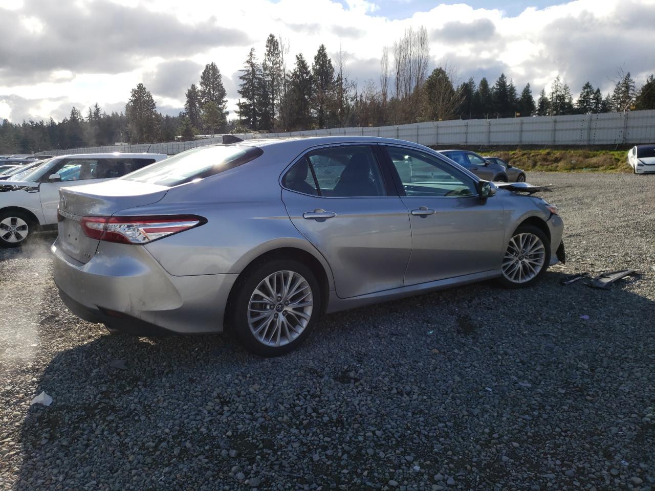 Photo 2 VIN: 4T1B11HKXKU747324 - TOYOTA CAMRY 