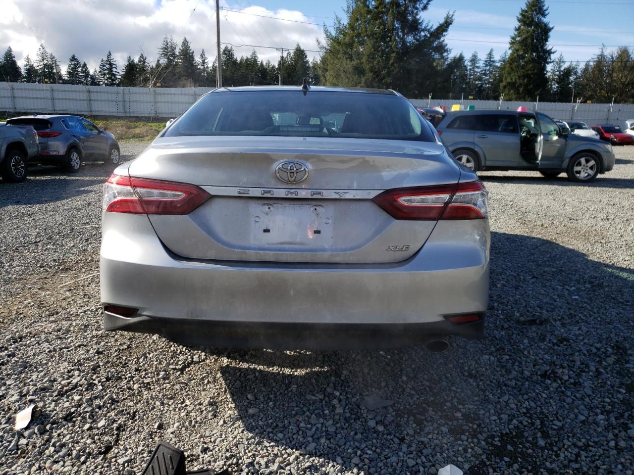 Photo 5 VIN: 4T1B11HKXKU747324 - TOYOTA CAMRY 