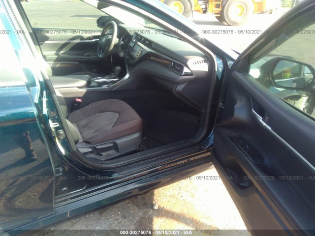 Photo 4 VIN: 4T1B11HKXKU749008 - TOYOTA CAMRY 