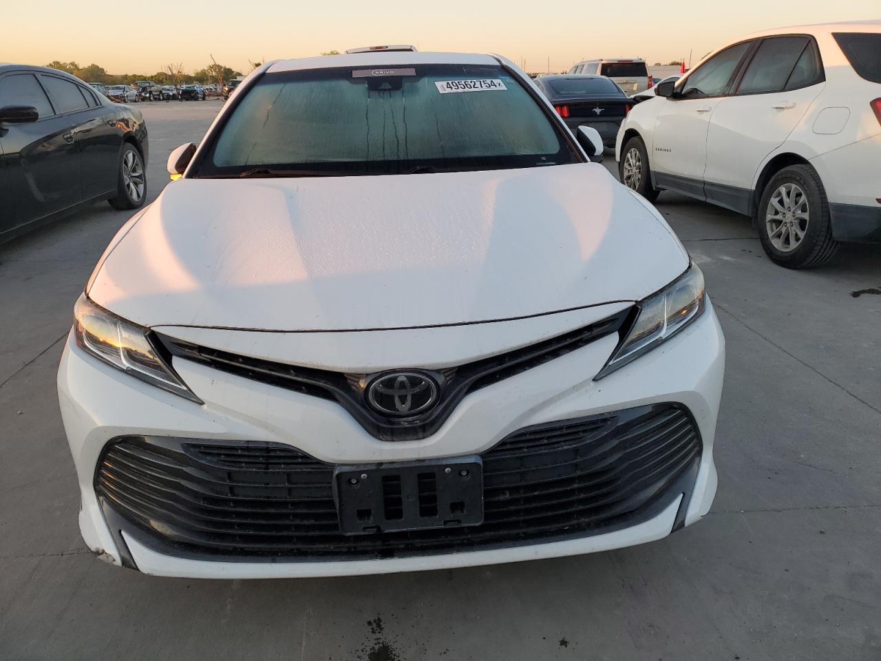 Photo 4 VIN: 4T1B11HKXKU768741 - TOYOTA CAMRY 