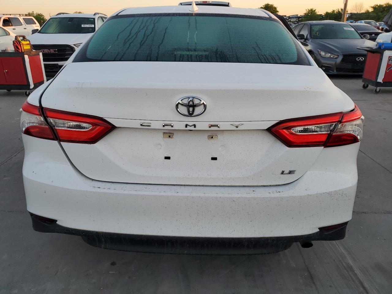 Photo 5 VIN: 4T1B11HKXKU768741 - TOYOTA CAMRY 