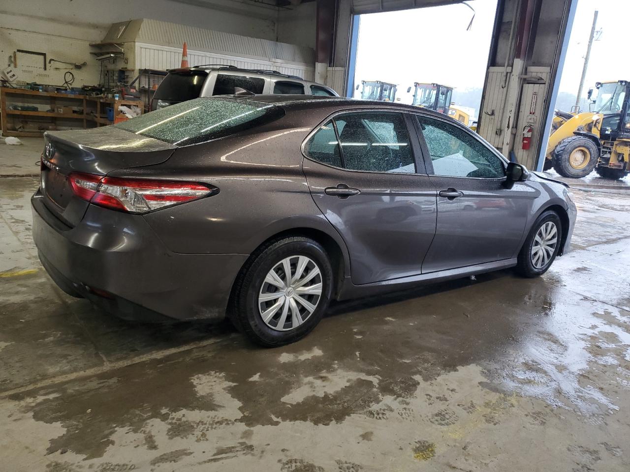 Photo 2 VIN: 4T1B11HKXKU781232 - TOYOTA CAMRY 