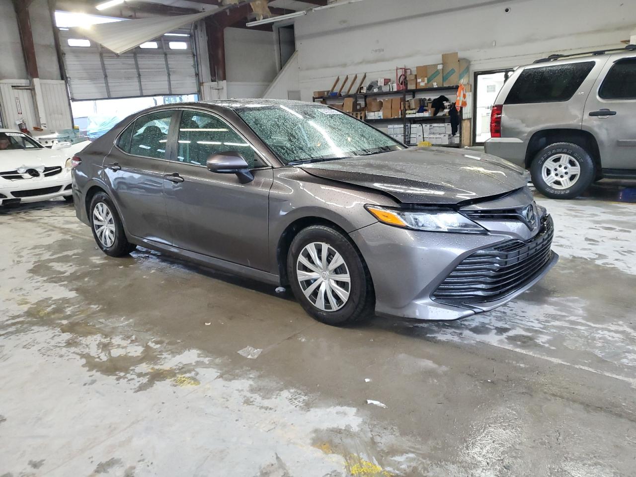 Photo 3 VIN: 4T1B11HKXKU781232 - TOYOTA CAMRY 