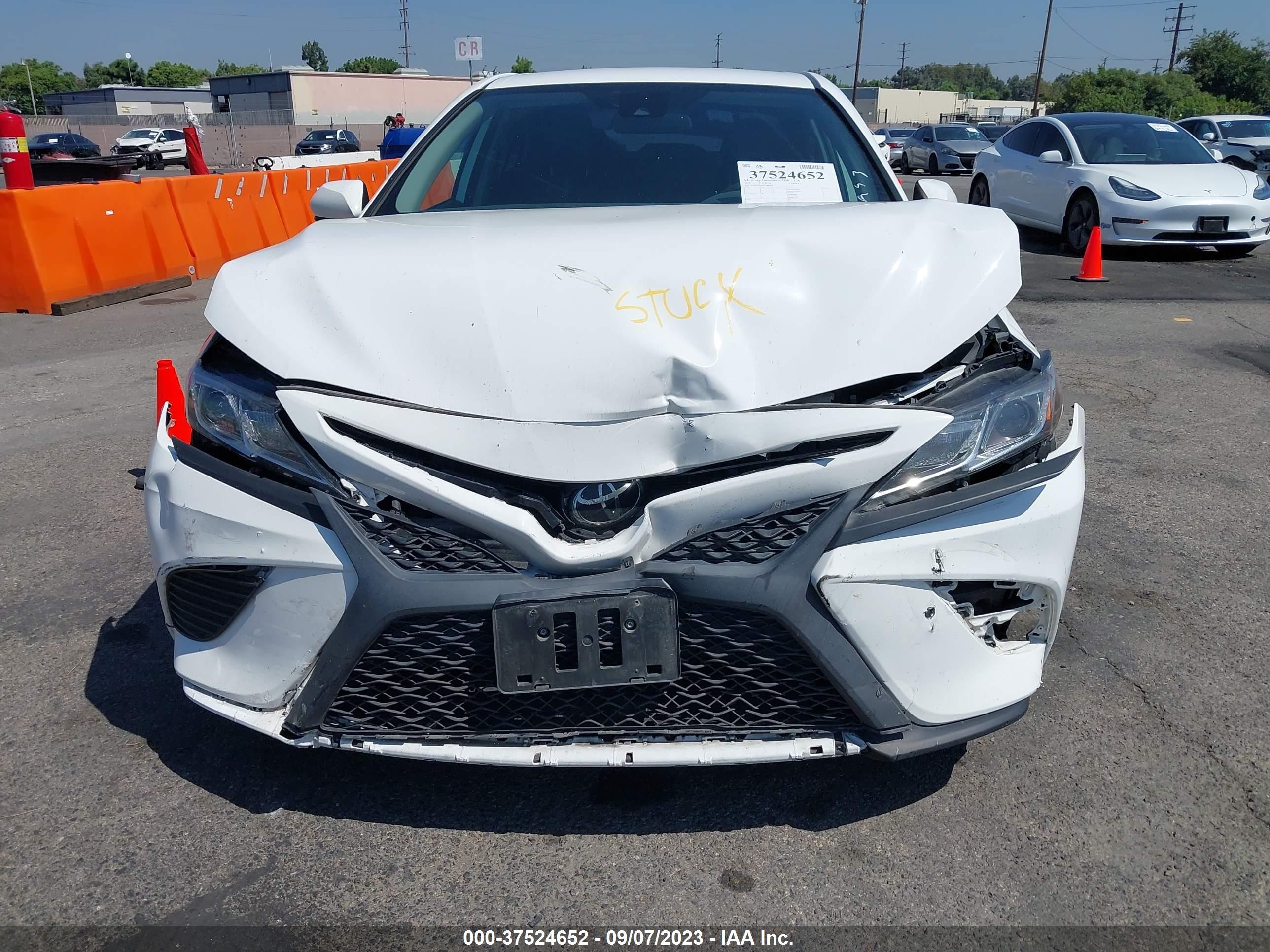 Photo 11 VIN: 4T1B11HKXKU785569 - TOYOTA CAMRY 