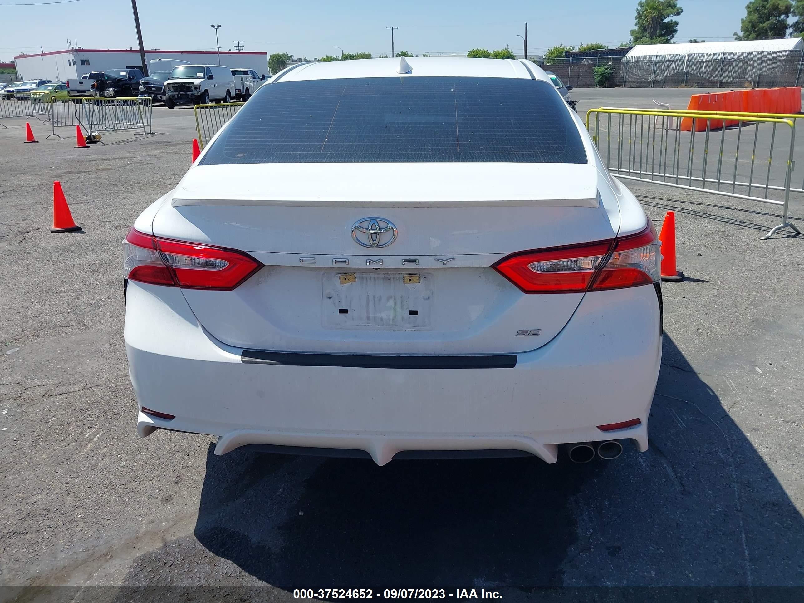 Photo 15 VIN: 4T1B11HKXKU785569 - TOYOTA CAMRY 