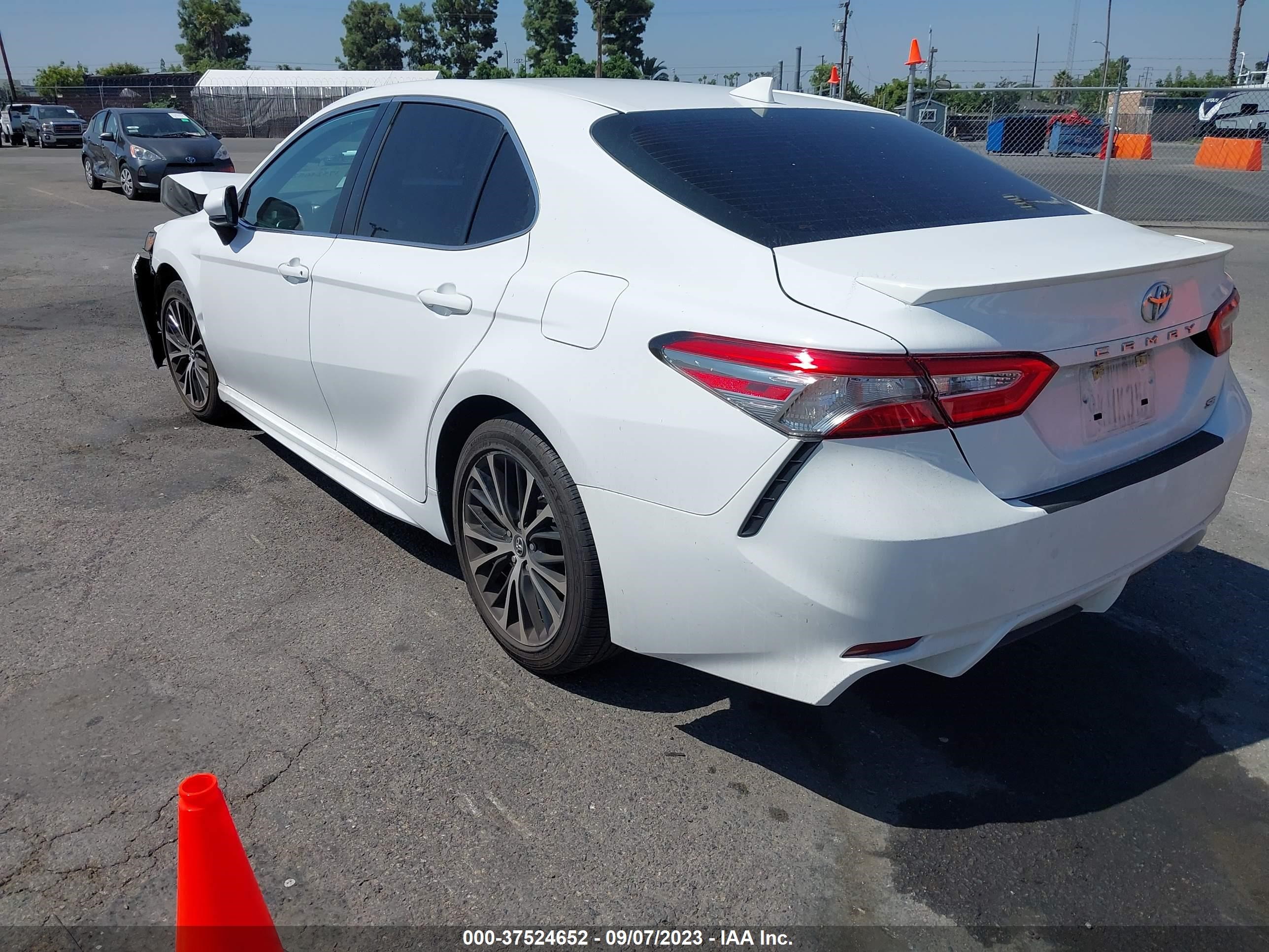 Photo 2 VIN: 4T1B11HKXKU785569 - TOYOTA CAMRY 