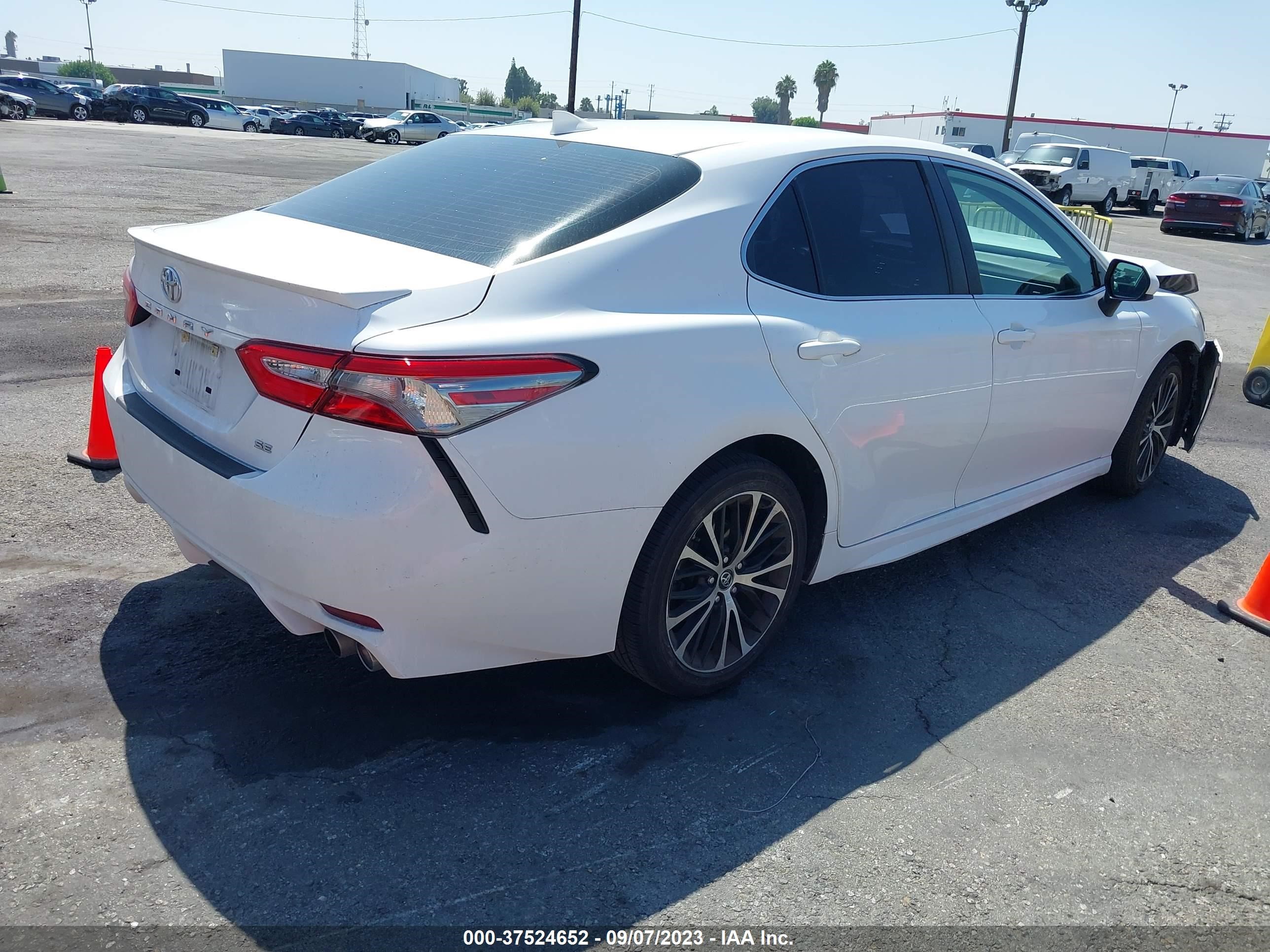 Photo 3 VIN: 4T1B11HKXKU785569 - TOYOTA CAMRY 