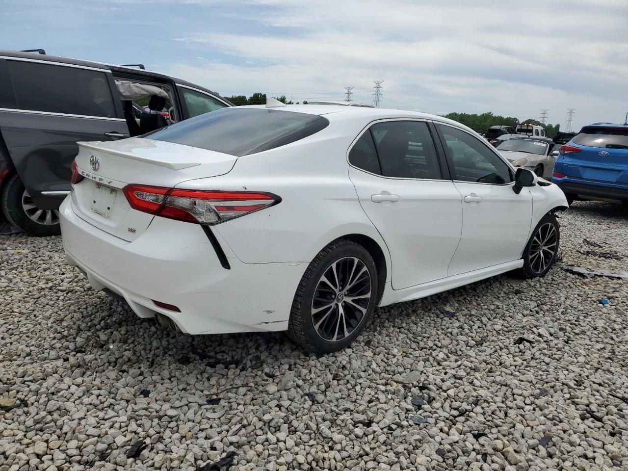 Photo 2 VIN: 4T1B11HKXKU796488 - TOYOTA CAMRY 