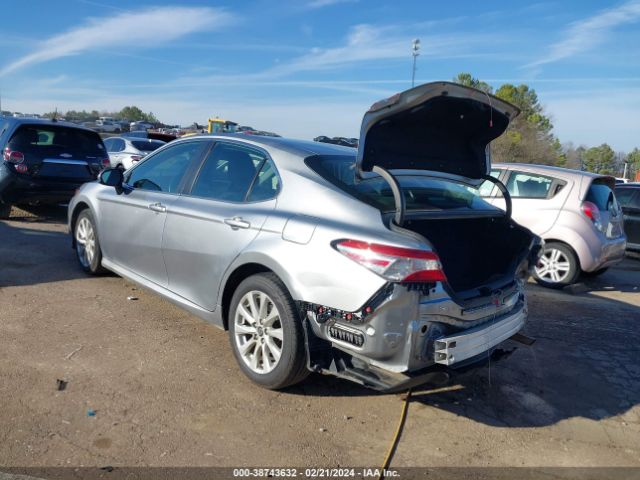 Photo 2 VIN: 4T1B11HKXKU801141 - TOYOTA CAMRY 