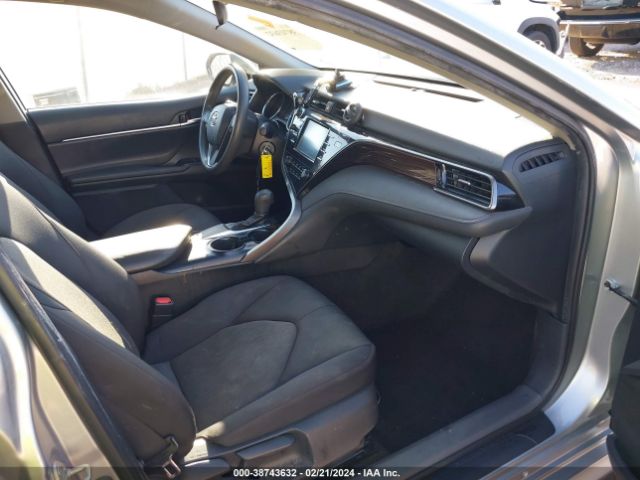 Photo 4 VIN: 4T1B11HKXKU801141 - TOYOTA CAMRY 