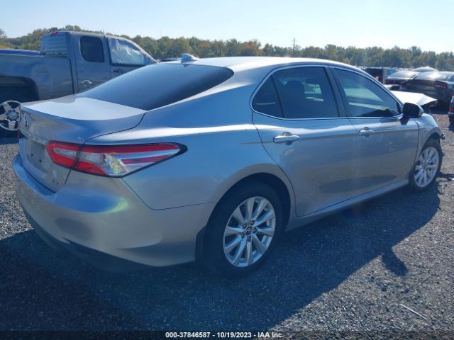 Photo 3 VIN: 4T1B11HKXKU851831 - TOYOTA CAMRY 