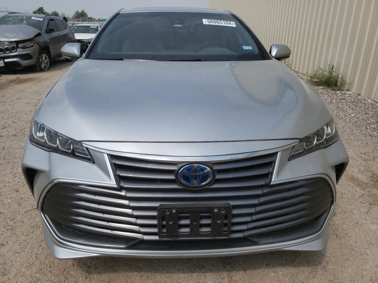 Photo 4 VIN: 4T1B21FB1KU001750 - TOYOTA AVALON 