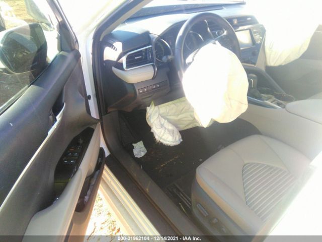 Photo 4 VIN: 4T1B21HK8JU006133 - TOYOTA CAMRY 