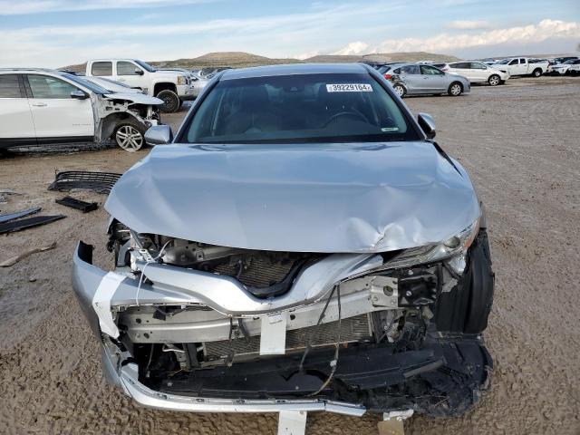 Photo 4 VIN: 4T1B21HK8JU502100 - TOYOTA CAMRY 