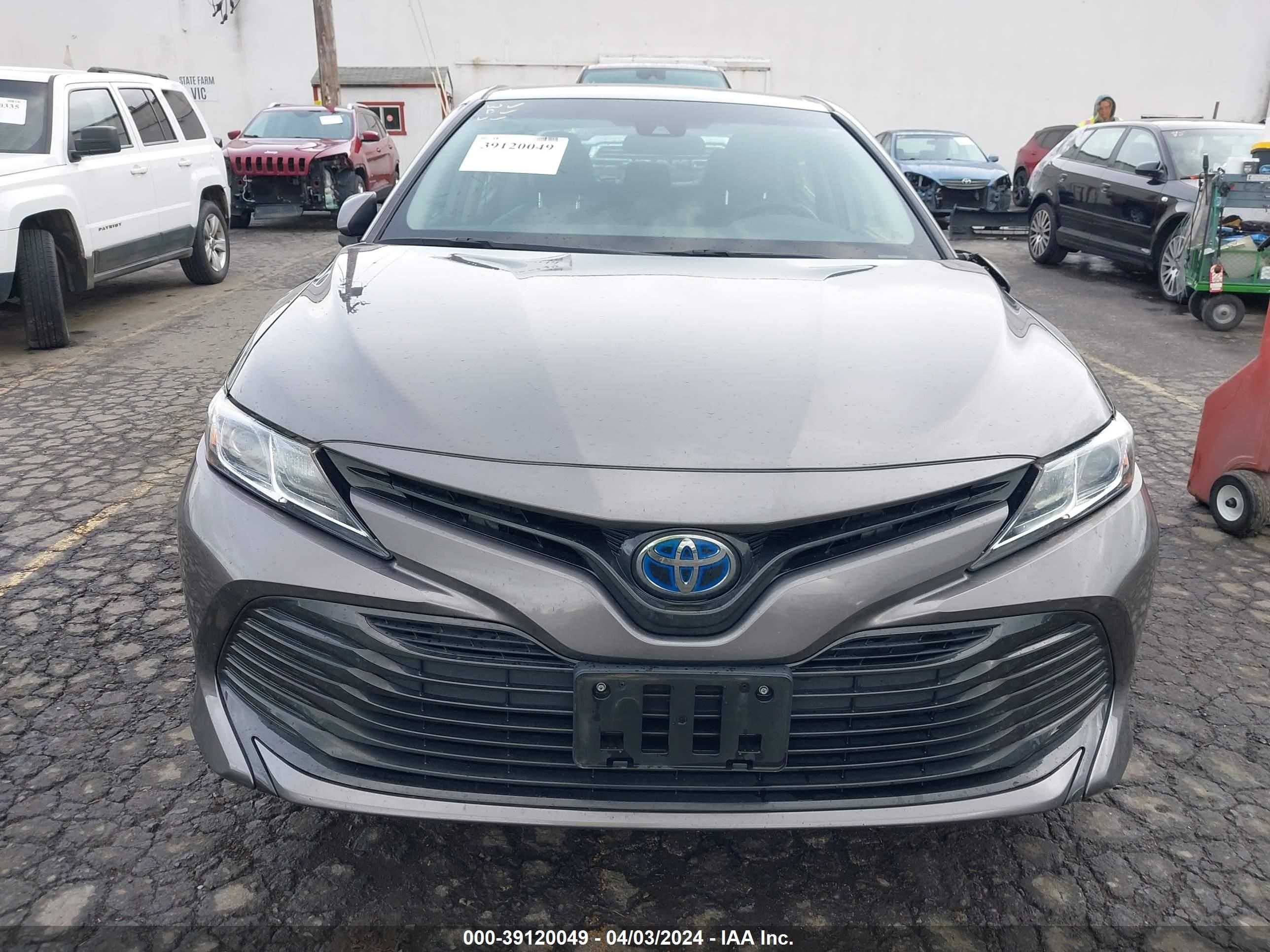 Photo 11 VIN: 4T1B31HK6JU002417 - TOYOTA CAMRY 