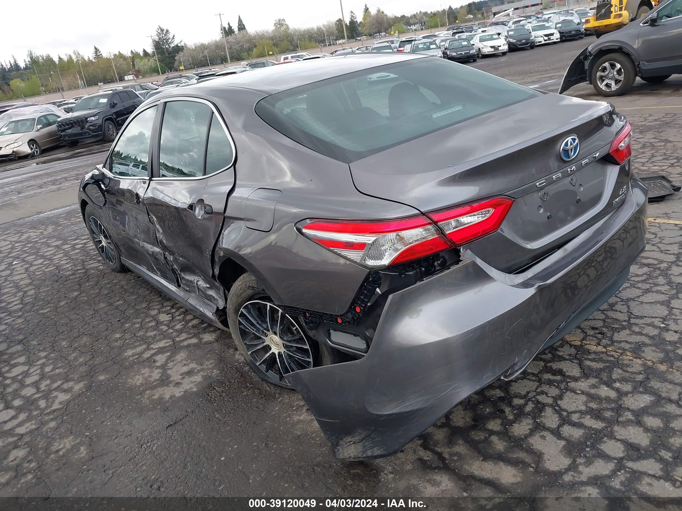 Photo 2 VIN: 4T1B31HK6JU002417 - TOYOTA CAMRY 