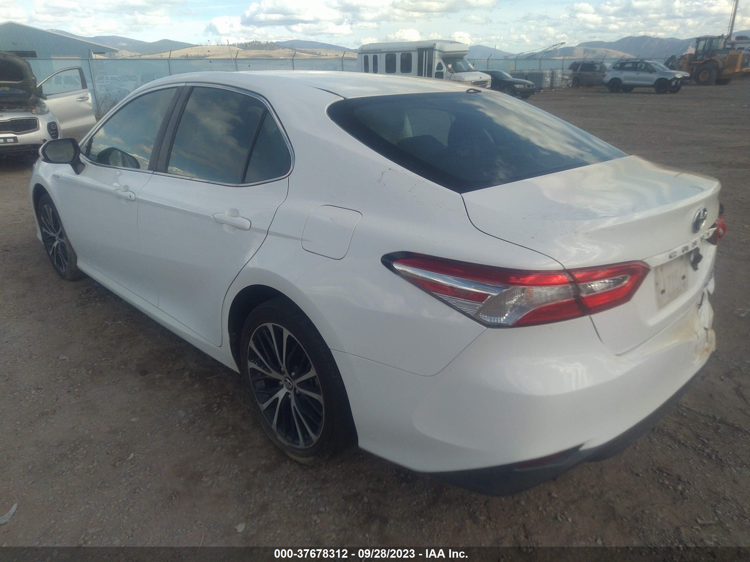 Photo 2 VIN: 4T1B31HK7JU502277 - TOYOTA CAMRY 