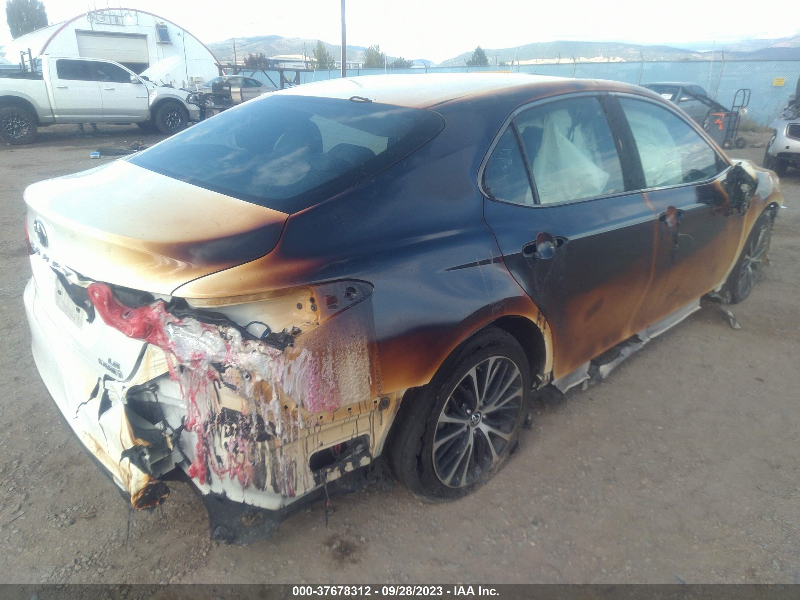 Photo 3 VIN: 4T1B31HK7JU502277 - TOYOTA CAMRY 