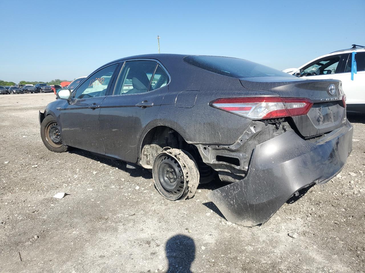 Photo 1 VIN: 4T1B31HK8JU502689 - TOYOTA CAMRY 