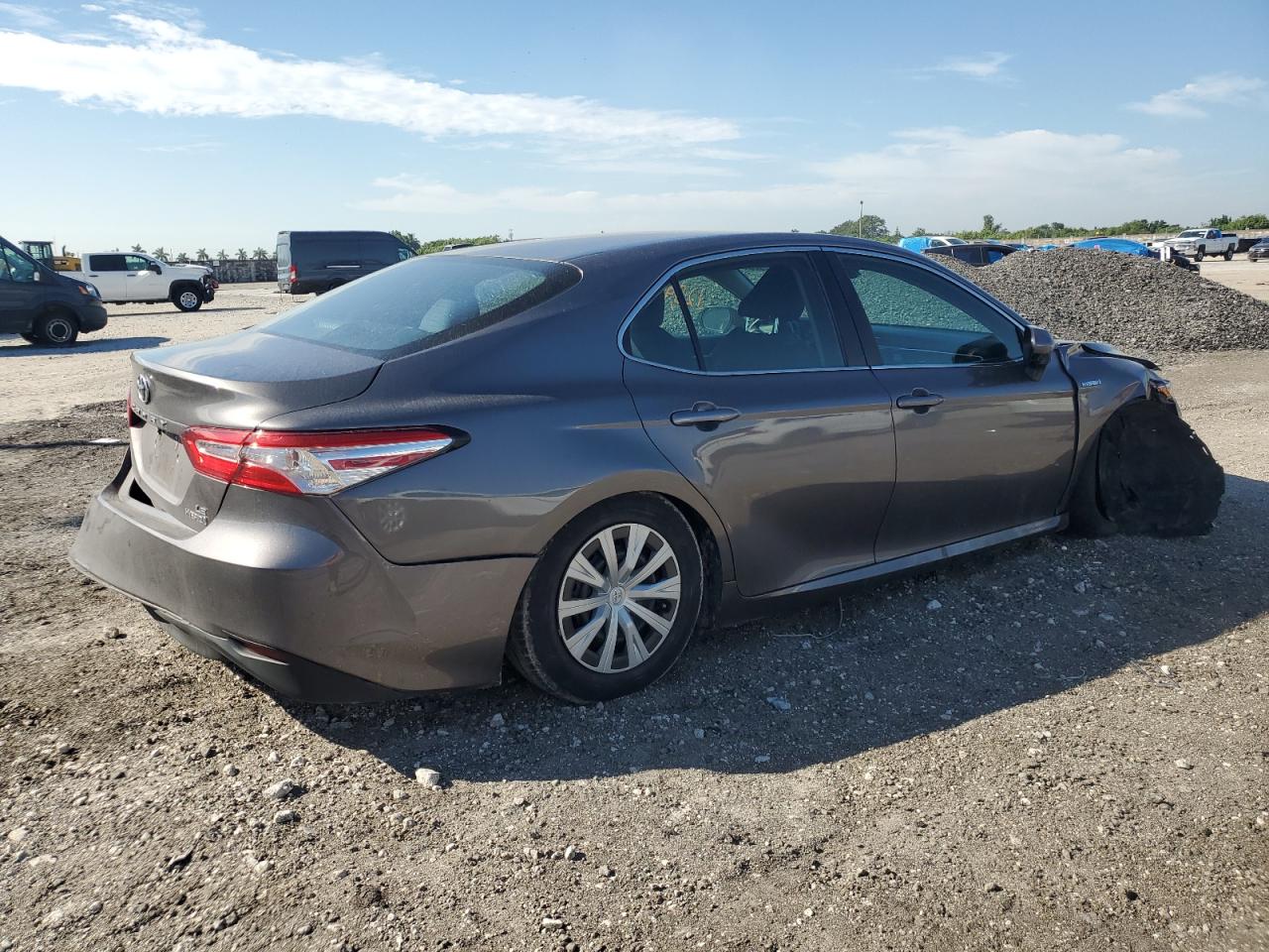 Photo 2 VIN: 4T1B31HK8JU502689 - TOYOTA CAMRY 