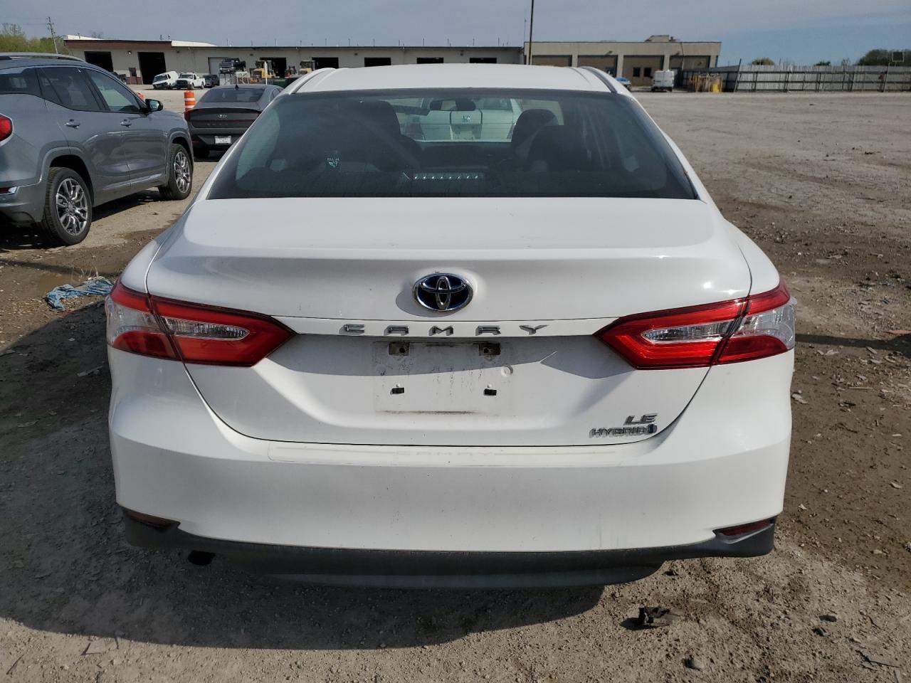 Photo 5 VIN: 4T1B31HK9JU504872 - TOYOTA CAMRY 