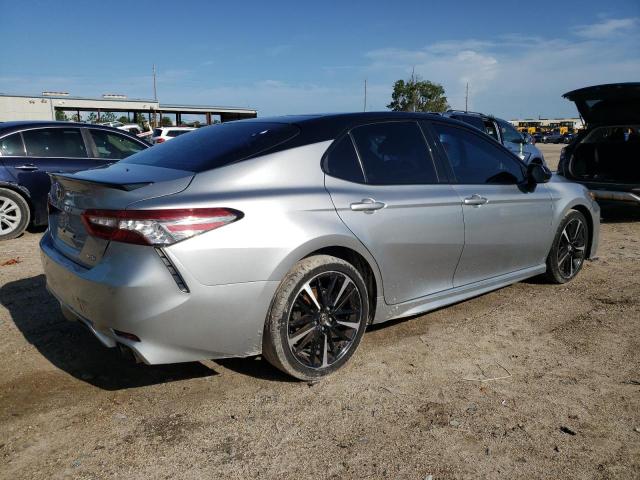 Photo 2 VIN: 4T1B61HK0JU067643 - TOYOTA CAMRY 