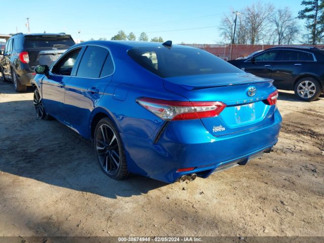 Photo 2 VIN: 4T1B61HK0JU087858 - TOYOTA CAMRY 