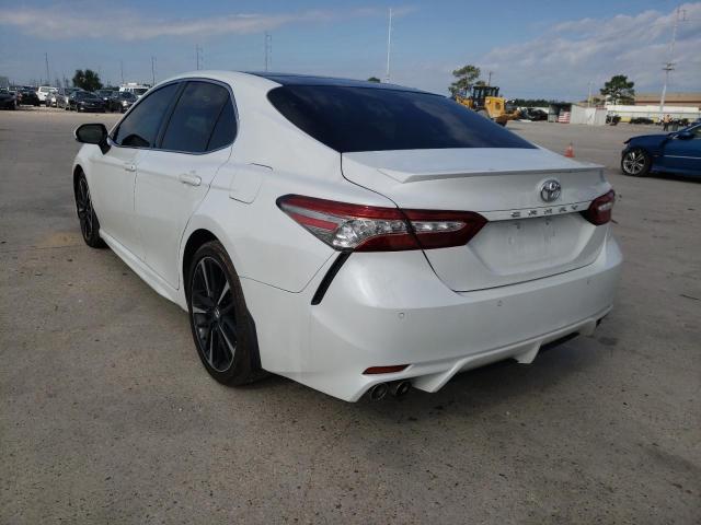 Photo 2 VIN: 4T1B61HK0JU111138 - TOYOTA CAMRY XSE 