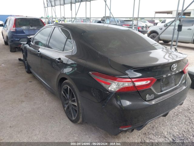 Photo 2 VIN: 4T1B61HK0JU120700 - TOYOTA CAMRY 