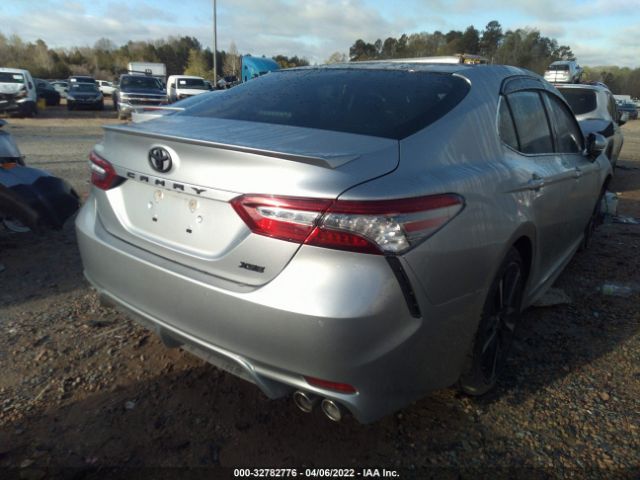 Photo 3 VIN: 4T1B61HK0JU128229 - TOYOTA CAMRY 