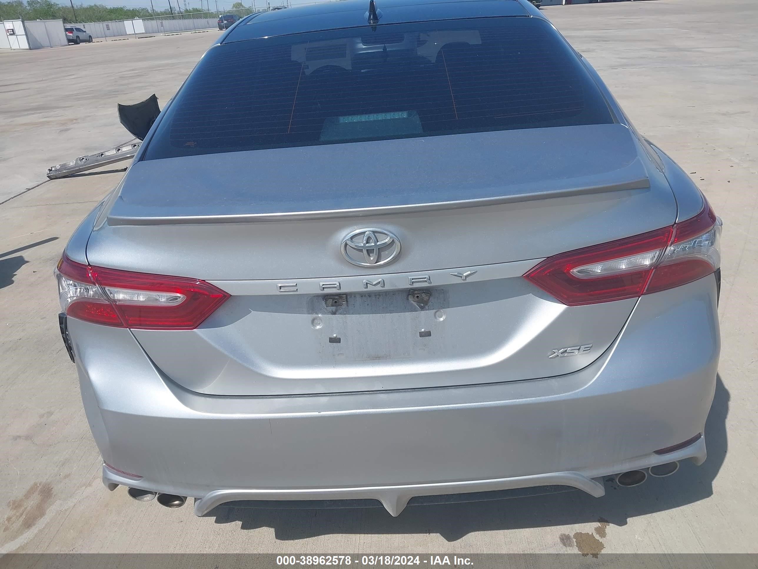 Photo 16 VIN: 4T1B61HK0KU715970 - TOYOTA CAMRY 