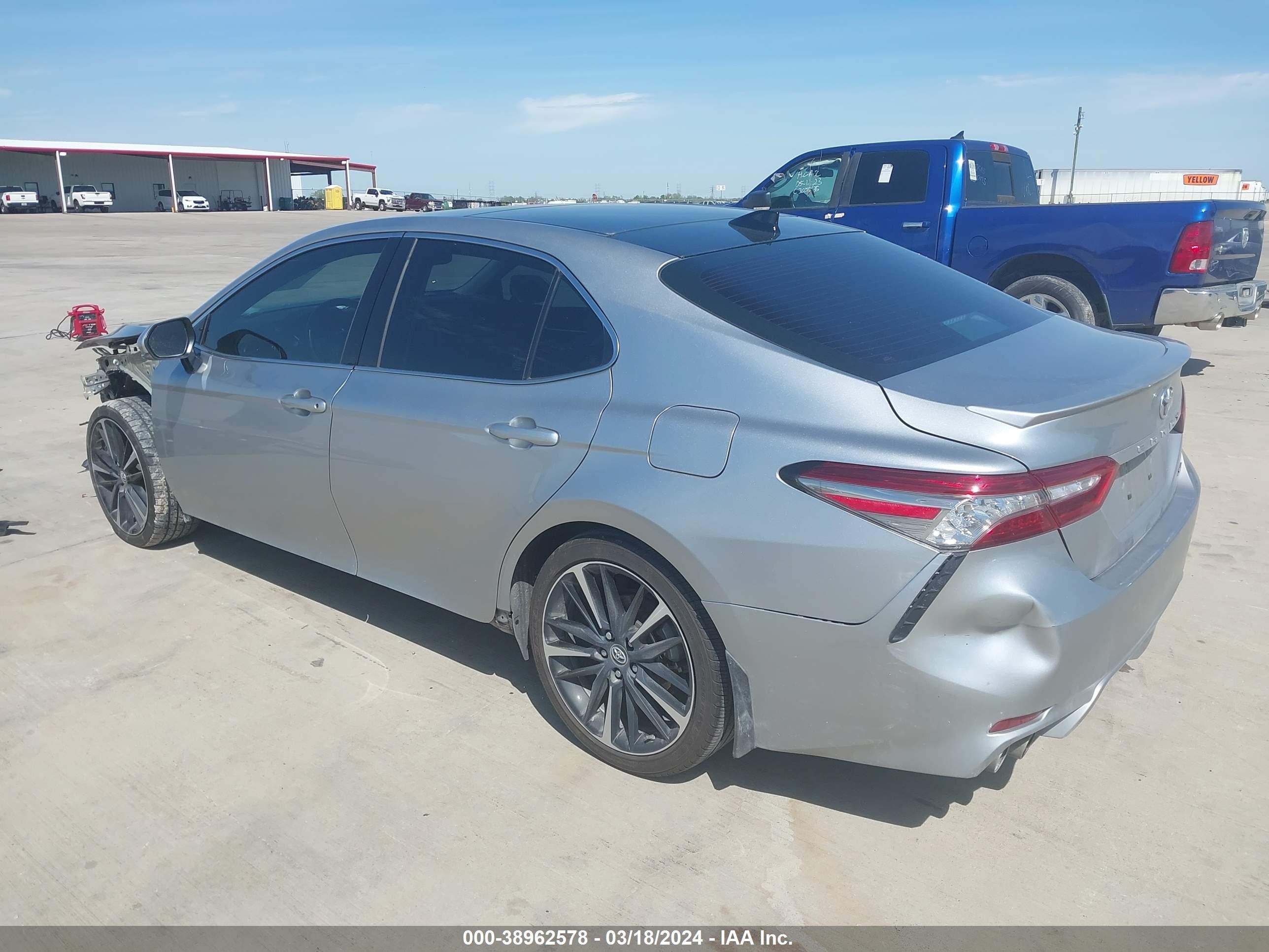 Photo 2 VIN: 4T1B61HK0KU715970 - TOYOTA CAMRY 