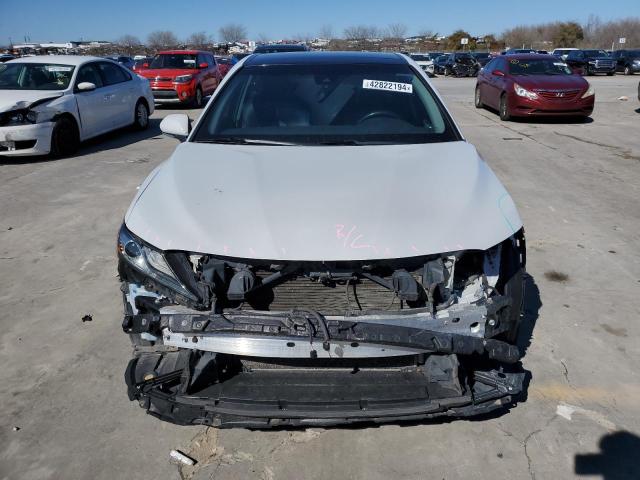 Photo 4 VIN: 4T1B61HK1JU038619 - TOYOTA CAMRY 