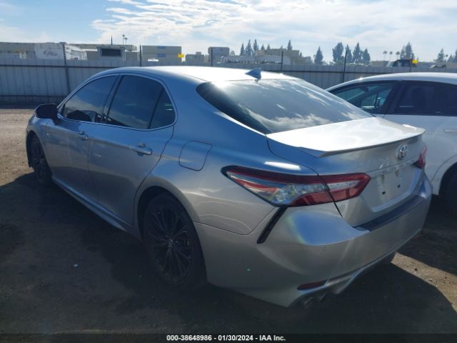 Photo 2 VIN: 4T1B61HK1JU040791 - TOYOTA CAMRY 