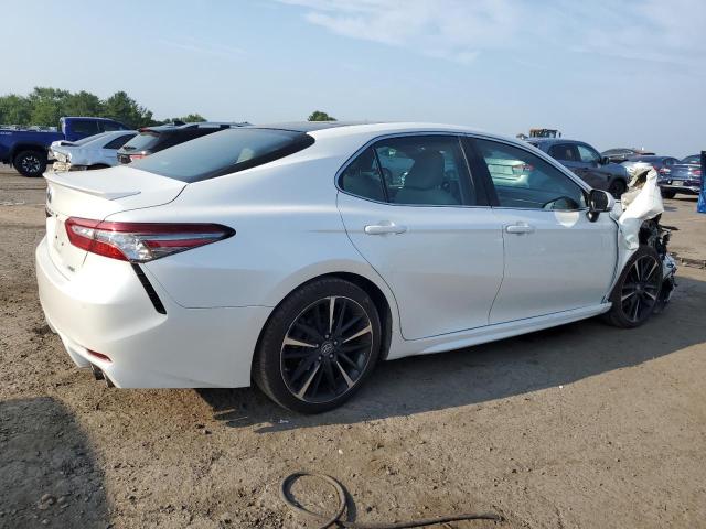 Photo 2 VIN: 4T1B61HK1JU047367 - TOYOTA CAMRY XSE 